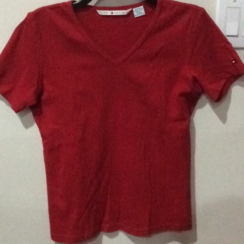 TOMMY HILFIGER RED T-SHIRT